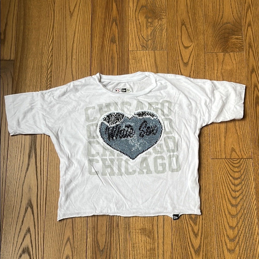 New Era White and Gray Heart Graphic Short Sleeve Tee